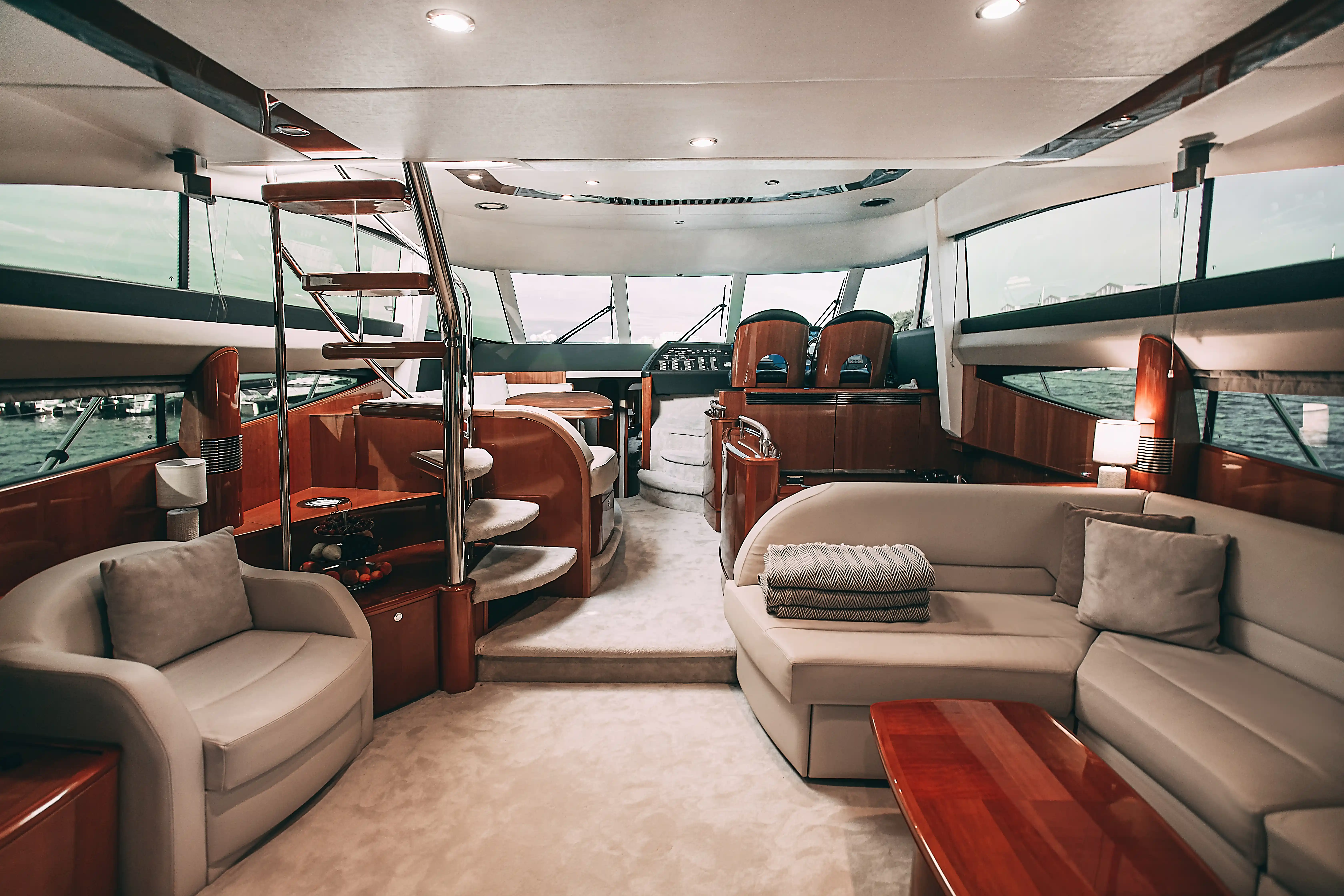 Яхта Princess 57 Esperanza image- 21